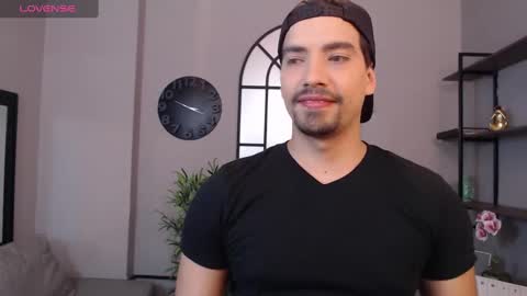 Snapshot of ian_davis chatting on February 19, 8:20 pm Ian Davis online show from February 19, 8:20 pm