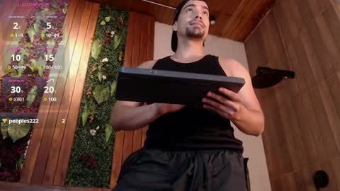Snapshot of ian_davis chatting on February 27, 12:21 am Ian Davis online show from February 27, 12:21 am