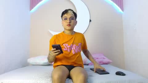 ian_storm online show from April 27, 11:41 am