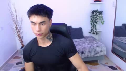 Ian  online show from February 3, 12:10 pm