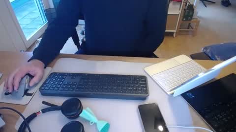 iandy12 online show from December 13, 7:25 am