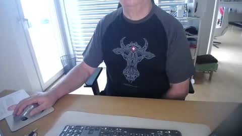 iandy12 online show from October 8, 6:11 am