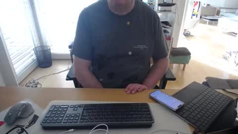 iandy12 online show from April 8, 6:24 am