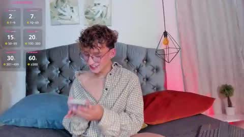 Snapshot of iangel_ chatting on October 22, 3:18 am ian online show from October 22, 3:18 am