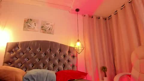 Snapshot of iangel_ chatting on October 25, 3:58 am ian online show from October 25, 3:58 am