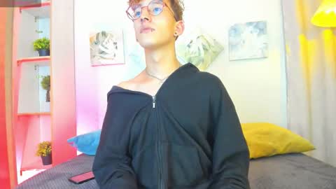 Snapshot of iangel_ chatting on November 16, 2:28 am ian online show from November 16, 2:28 am