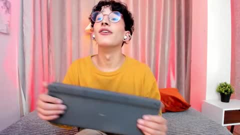 ian  online show from March 4, 3:23 am