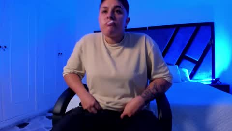 Snapshot of iangilbert chatting on November 28, 10:23 pm ian online show from November 28, 10:23 pm