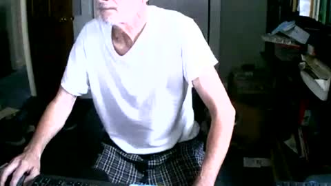 Snapshot of ianh123mb chatting on May 26, 12:23 pm ianh123mb online show from May 26, 12:23 pm