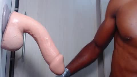 Snapshot of ianrashatxxx chatting on October 28, 11:07 pm Ian Rashad online show from October 28, 11:07 pm