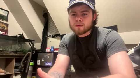 Snapshot of ianrobbins6 chatting on February 18, 7:37 am ianrobbins6 online show from February 18, 7:37 am
