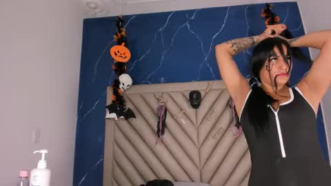 ibbie_ online show from October 27, 12:20 pm