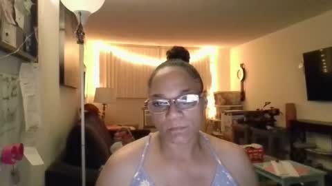Snapshot of icanbnaughty1983 chatting on June 27, 10:09 am icanbnaughty1983 online show from June 27, 10:09 am