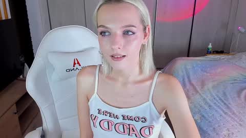 Snapshot of ice_pixie chatting on December 20, 3:42 pm Nana online show from December 20, 3:42 pm