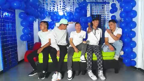 Snapshot of icevermilk chatting on December 5, 6:11 pm THOMAS AND DAMIAND online show from December 5, 6:11 pm