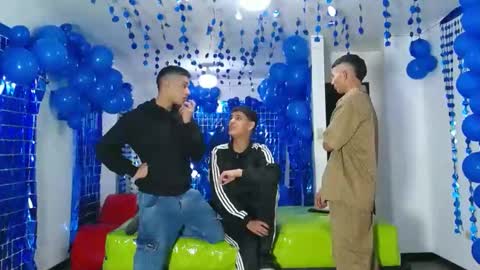 Snapshot of icevermilk chatting on December 22, 6:15 pm THOMAS AND DAMIAND online show from December 22, 6:15 pm