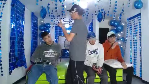 Snapshot of icevermilk chatting on January 16, 5:12 pm THOMAS AND DAMIAND online show from January 16, 5:12 pm