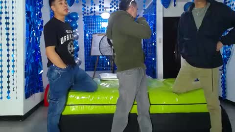 Snapshot of icevermilk chatting on January 19, 5:49 pm THOMAS AND DAMIAND online show from January 19, 5:49 pm