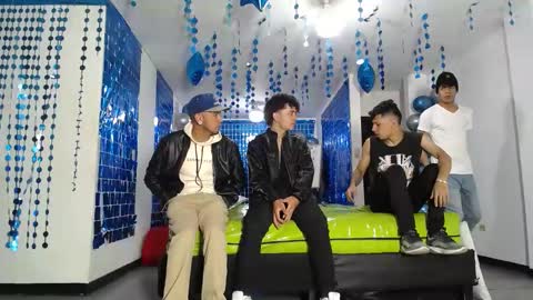 Snapshot of icevermilk chatting on February 11, 1:09 pm THOMAS AND DAMIAND online show from February 11, 1:09 pm