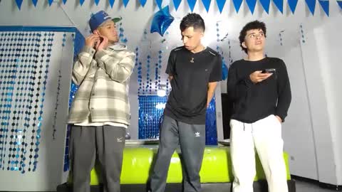 Snapshot of icevermilk chatting on February 13, 12:43 pm THOMAS AND DAMIAND online show from February 13, 12:43 pm