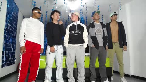 Snapshot of icevermilk chatting on February 15, 12:54 pm THOMAS AND DAMIAND online show from February 15, 12:54 pm