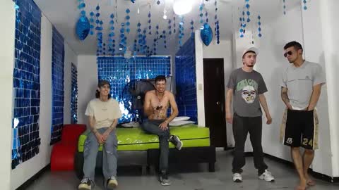 Snapshot of icevermilk chatting on February 24, 3:42 pm THOMAS AND DAMIAND online show from February 24, 3:42 pm