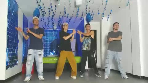 Snapshot of icevermilk chatting on February 25, 4:10 pm THOMAS AND DAMIAND online show from February 25, 4:10 pm