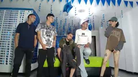 Snapshot of icevermilk chatting on March 2, 12:54 pm THOMAS AND DAMIAND online show from March 2, 12:54 pm