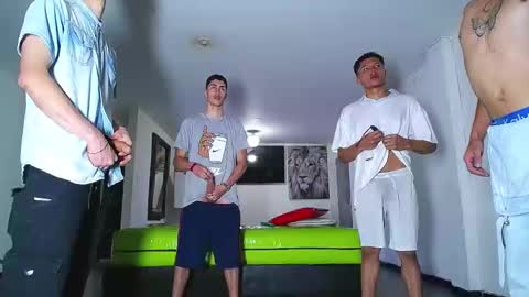 Snapshot of icevermilk chatting on September 12, 1:22 pm THOMAS AND DAMIAND online show from September 12, 1:22 pm