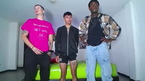 Snapshot of icevermilk chatting on September 25, 1:15 pm THOMAS AND DAMIAND online show from September 25, 1:15 pm