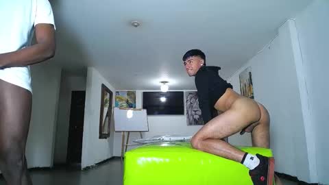 Snapshot of icevermilk chatting on October 17, 12:52 pm THOMAS AND DAMIAND online show from October 17, 12:52 pm