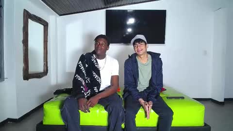 Snapshot of icevermilk chatting on November 1, 12:18 pm THOMAS AND DAMIAND online show from November 1, 12:18 pm