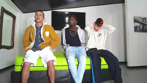 Snapshot of icevermilk chatting on November 8, 12:16 pm THOMAS AND DAMIAND online show from November 8, 12:16 pm