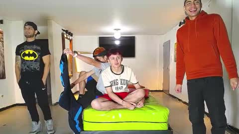 Snapshot of icevermilk chatting on November 16, 12:22 pm THOMAS AND DAMIAND online show from November 16, 12:22 pm