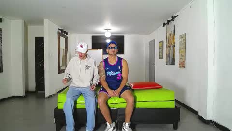 Snapshot of icevermilk chatting on November 23, 12:16 pm THOMAS AND DAMIAND online show from November 23, 12:16 pm