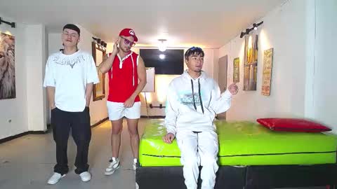 Snapshot of icevermilk chatting on November 28, 12:30 pm THOMAS AND DAMIAND online show from November 28, 12:30 pm