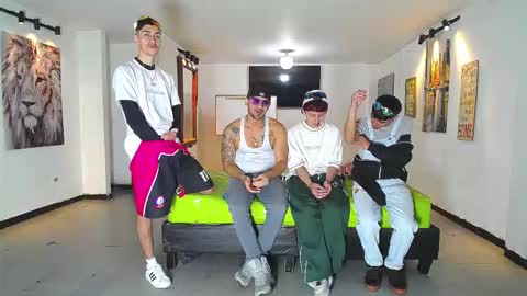 Snapshot of icevermilk chatting on November 29, 12:19 pm THOMAS AND DAMIAND online show from November 29, 12:19 pm