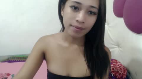 Snapshot of icy_heartxoxox chatting on May 13, 5:43 pm Heart online show from May 13, 5:43 pm