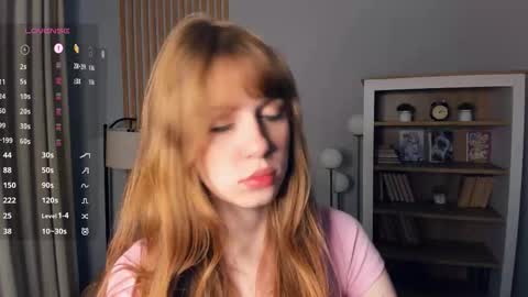 Snapshot of icyhoneybite chatting on October 18, 9:32 am Jane online show from October 18, 9:32 am
