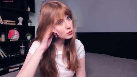 Snapshot of icyhoneybite chatting on November 7, 8:47 am Jane online show from November 7, 8:47 am