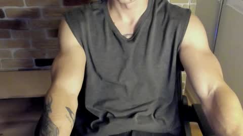 Snapshot of idkiww chatting on October 3, 7:33 pm yo online show from October 3, 7:33 pm