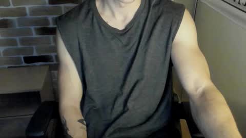 Snapshot of idkiww chatting on October 23, 8:18 pm yo online show from October 23, 8:18 pm