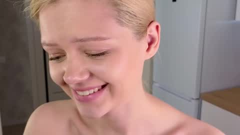 Snapshot of ifiwasyourgf chatting on March 4, 9:29 am Lisa online show from March 4, 9:29 am