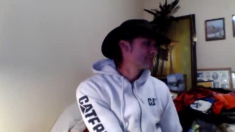 Snapshot of ifoundthegspot chatting on February 2, 8:35 am Darthmark420 online show from February 2, 8:35 am