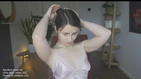 Snapshot of ifyouleave chatting on November 1, 11:23 am Belle online show from November 1, 11:23 am