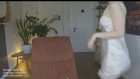 Snapshot of ifyouleave chatting on November 2, 11:56 am Belle online show from November 2, 11:56 am