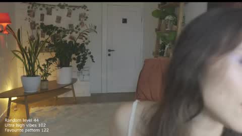 Snapshot of ifyouleave chatting on December 22, 10:12 am Belle online show from December 22, 10:12 am