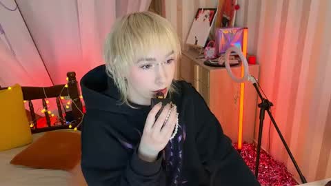 Emmy  help me reach 100 thumbs up online show from February 20, 6:30 pm