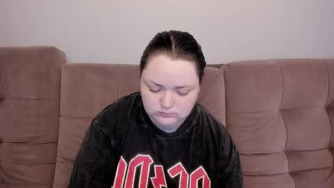 Snapshot of ihaveasecret_ chatting on June 21, 7:33 am Alice online show from June 21, 7:33 am