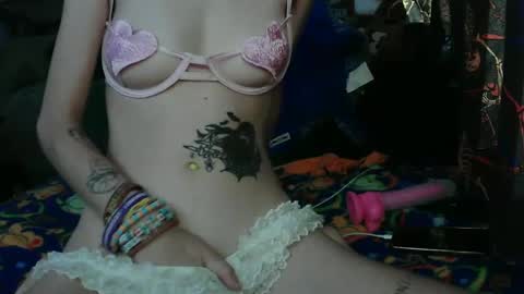 Snapshot of iheartdababy chatting on September 23, 5:21 am iheartdababy online show from September 23, 5:21 am